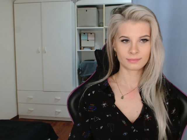 KristineNatural's BongaCams show and profile