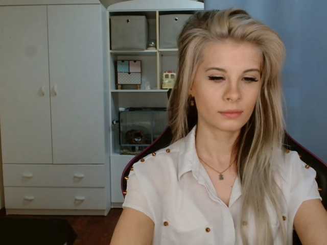 KristineNatural's BongaCams show and profile