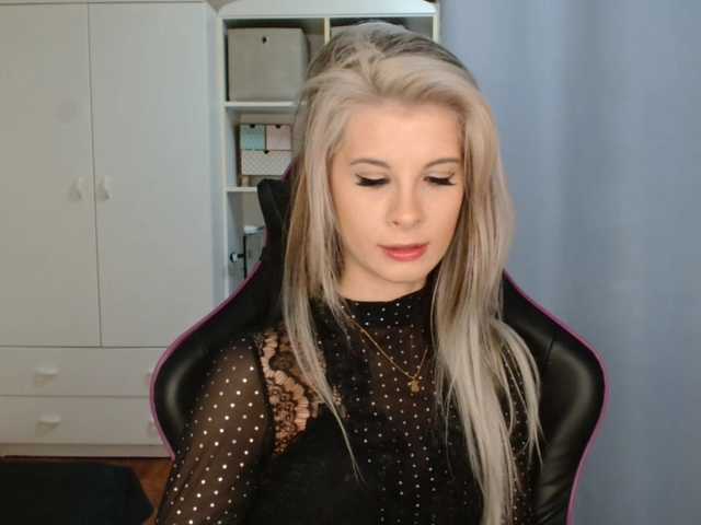 KristineNatural's BongaCams show and profile