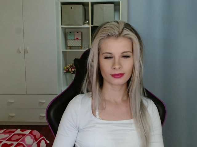 KristineNatural's BongaCams show and profile