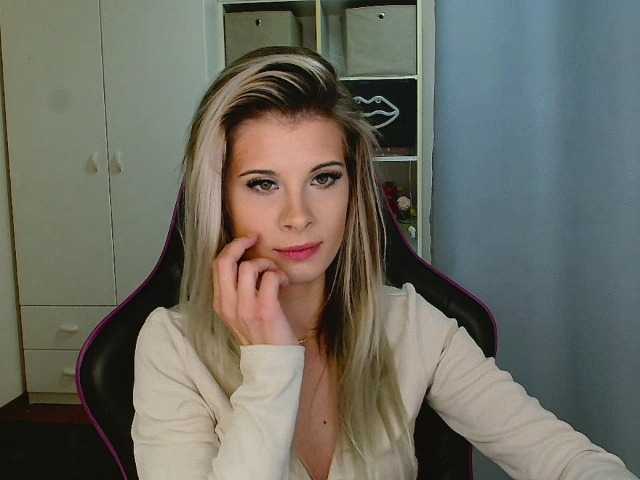 KristineNatural's BongaCams show and profile