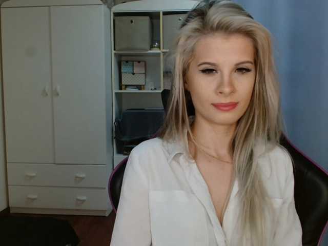 KristineNatural's BongaCams show and profile