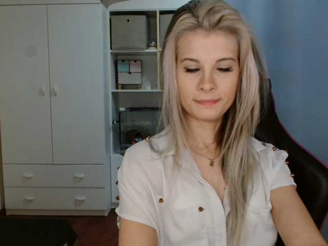 KristineNatural's BongaCams show and profile