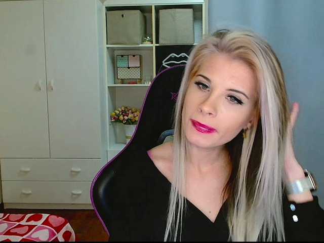 KristineNatural's BongaCams show and profile