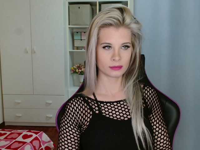 KristineNatural's BongaCams show and profile