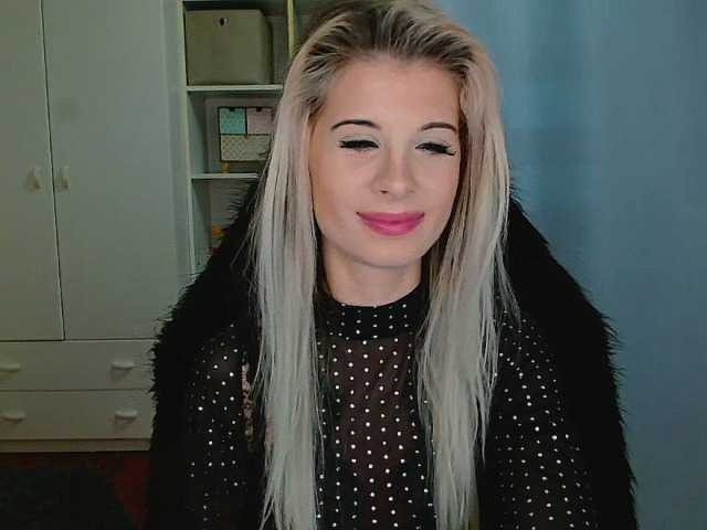 KristineNatural webcam bongacams model stream image