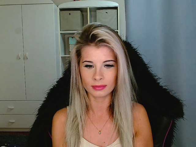 KristineNatural webcam bongacams model stream image