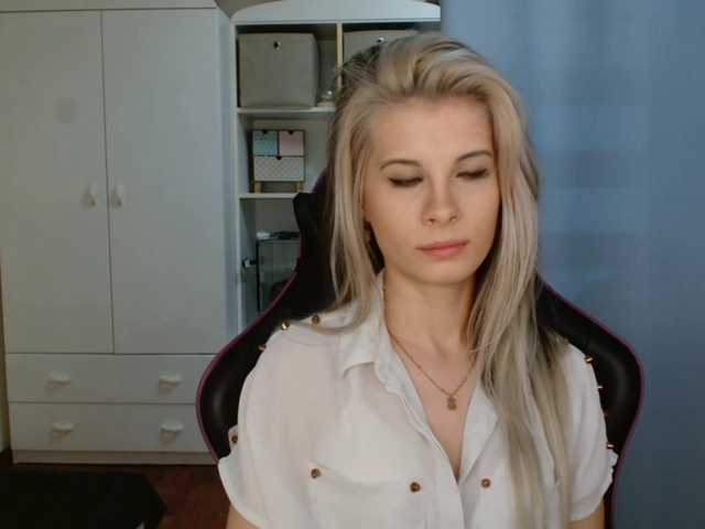 KristineNatural's BongaCams show and profile