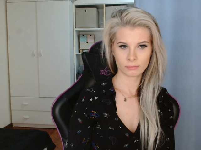 KristineNatural's BongaCams show and profile