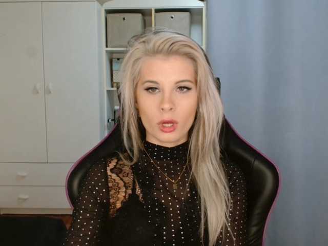 KristineNatural's BongaCams show and profile