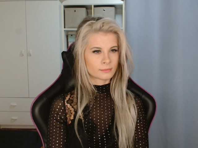 KristineNatural's BongaCams show and profile