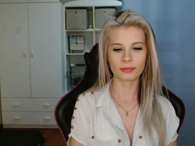 KristineNatural's BongaCams show and profile