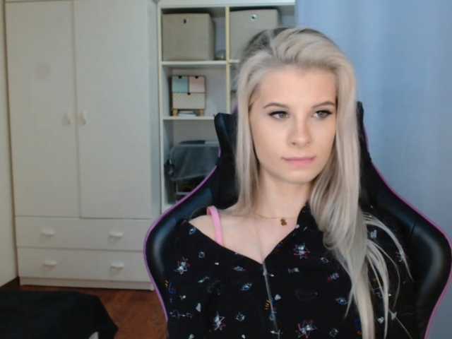 KristineNatural's BongaCams show and profile