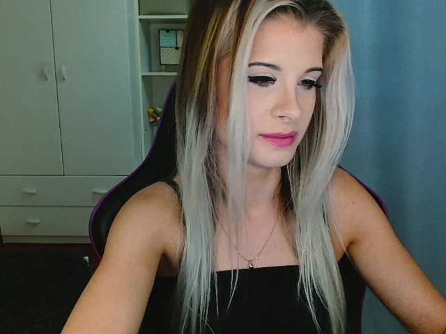 KristineNatural webcam bongacams model stream image