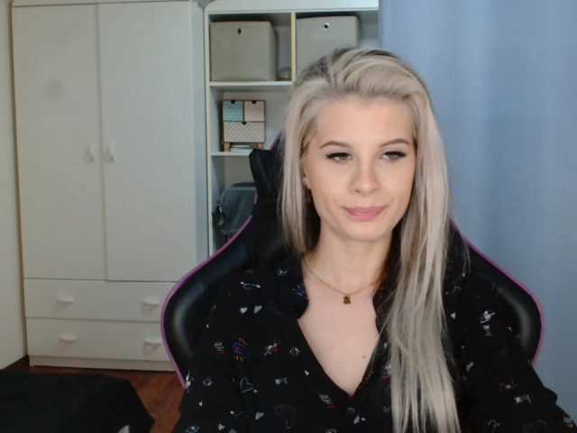 KristineNatural's BongaCams show and profile