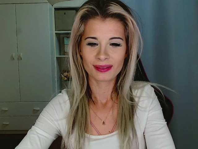 KristineNatural webcam bongacams model stream image