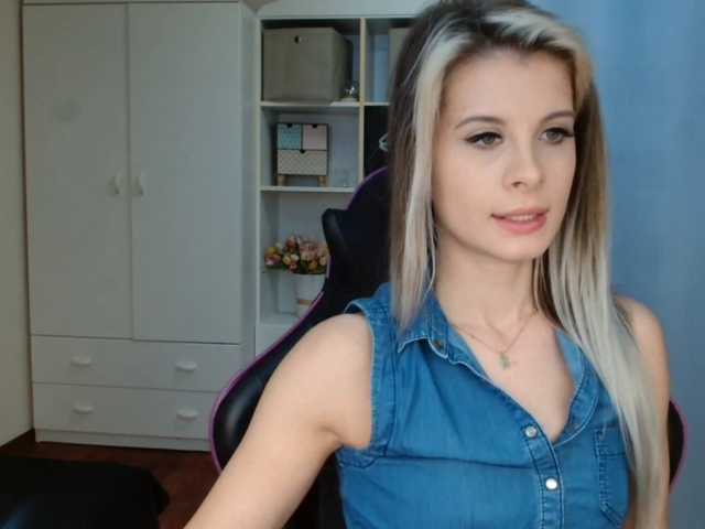 KristineNatural live cam profile