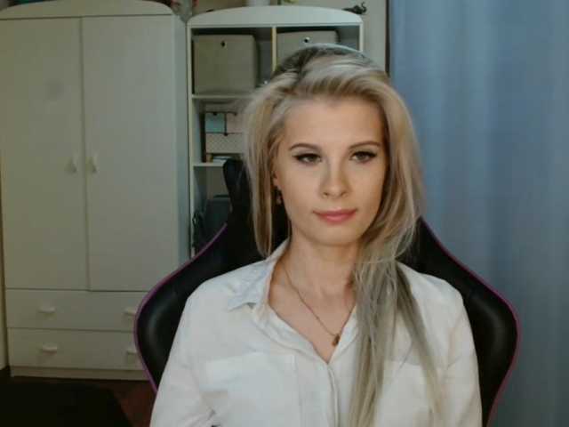 KristineNatural's BongaCams show and profile