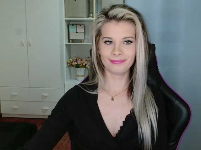 KristineNatural's BongaCams show and profile