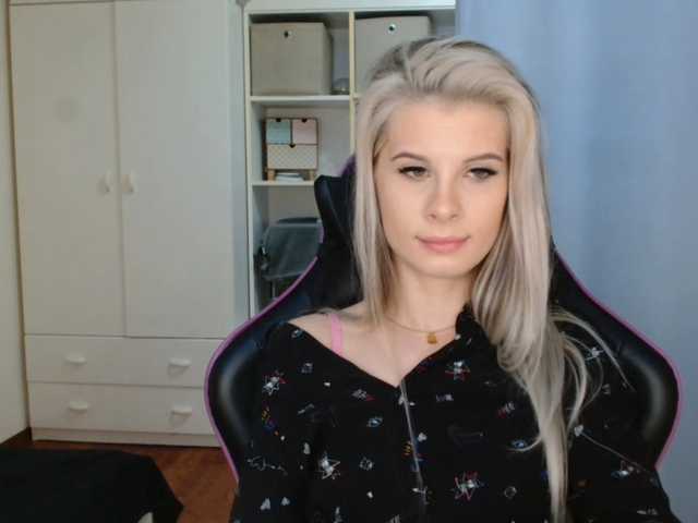 KristineNatural's BongaCams show and profile