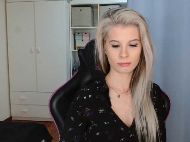 KristineNatural's BongaCams show and profile