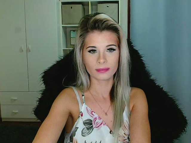 KristineNatural webcam bongacams model stream image