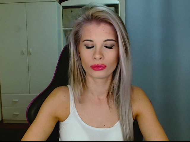 KristineNatural's BongaCams show and profile