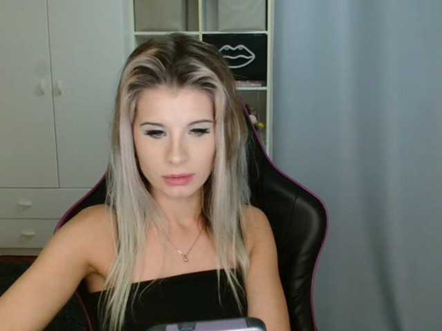 KristineNatural Live Cam and Statistics on UnifiedCams