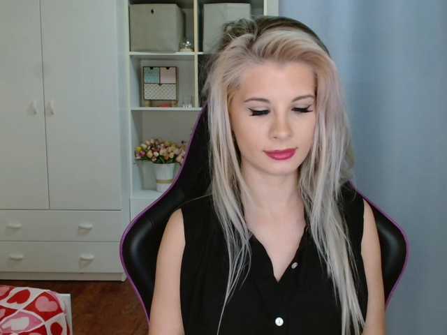 KristineNatural's BongaCams show and profile