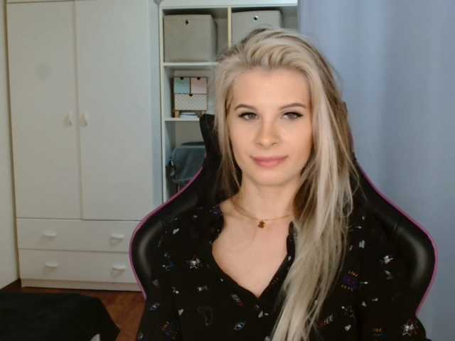 KristineNatural's BongaCams show and profile