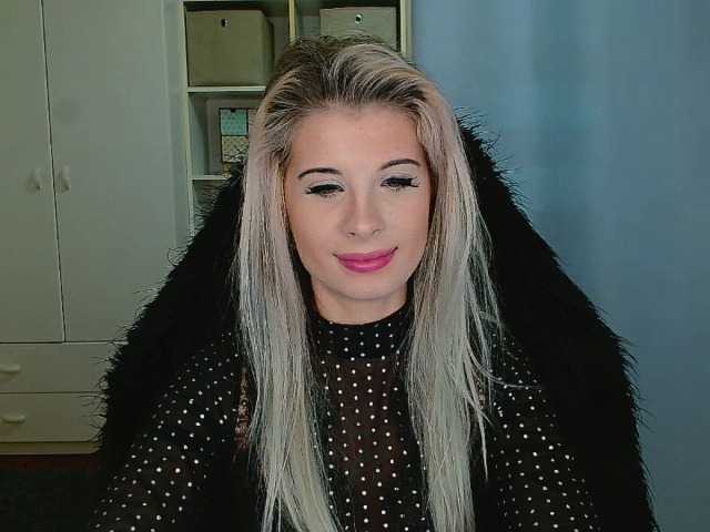 KristineNatural webcam bongacams model stream image