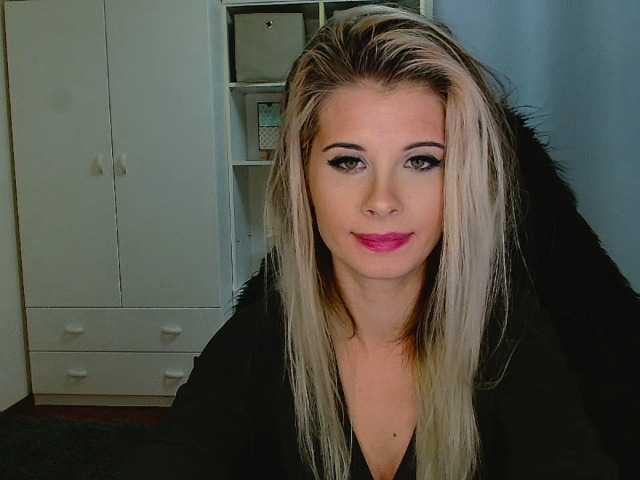 KristineNatural webcam bongacams model stream image