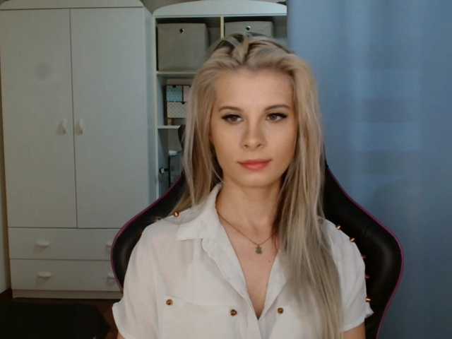 KristineNatural's BongaCams show and profile