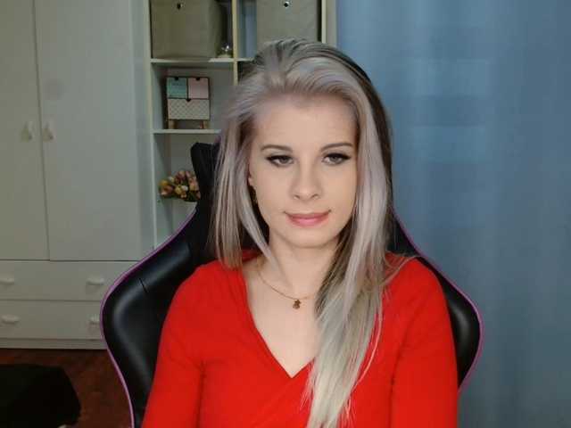 le modèle KristineNatural est en webcam porno dans un show sur le site bongacams, il possède les tags suivants: White/Caucasian,Blonde,Shaved