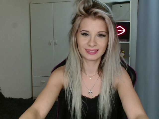 KristineNatural webcam bongacams model stream image