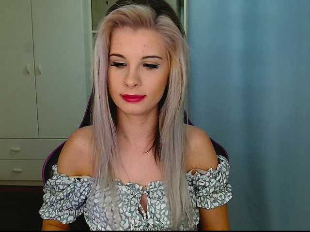 KristineNatural's BongaCams show and profile