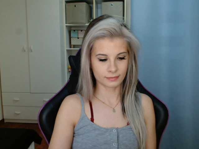 KristineNatural's BongaCams show and profile