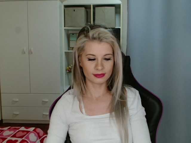 KristineNatural's BongaCams show and profile