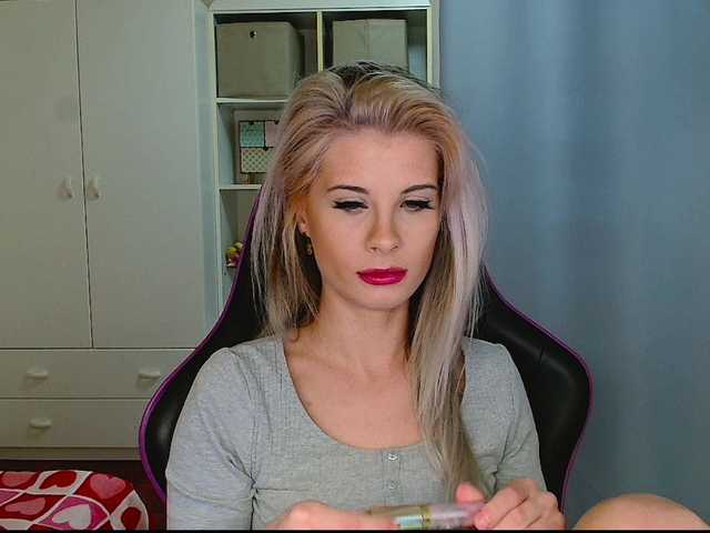 KristineNatural's BongaCams show and profile