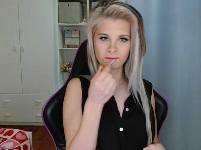 KristineNatural's BongaCams show and profile