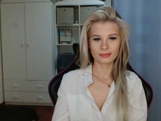 KristineNatural's BongaCams show and profile