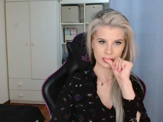 KristineNatural's BongaCams show and profile