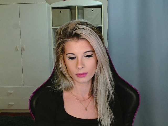 KristineNatural webcam bongacams model stream image