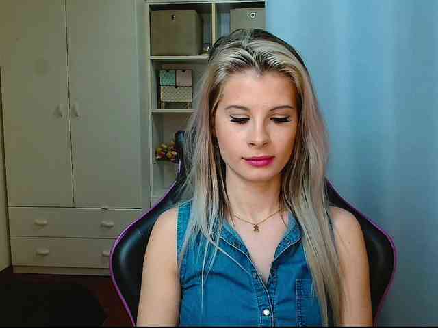 KristineNatural webcam