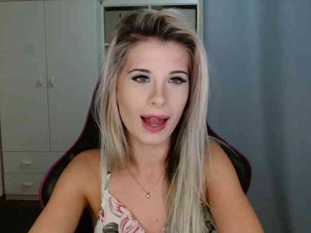 KristineNatural webcam