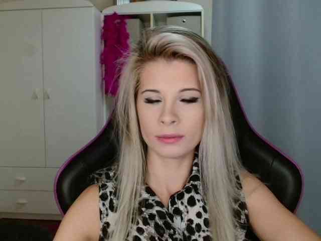 KristineNatural webcam