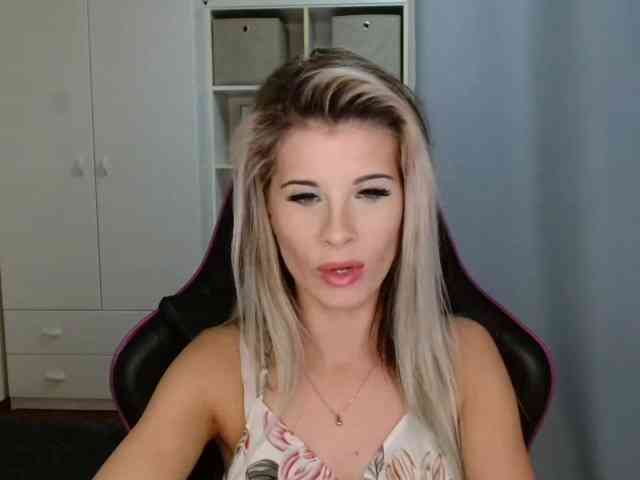 KristineNatural webcam