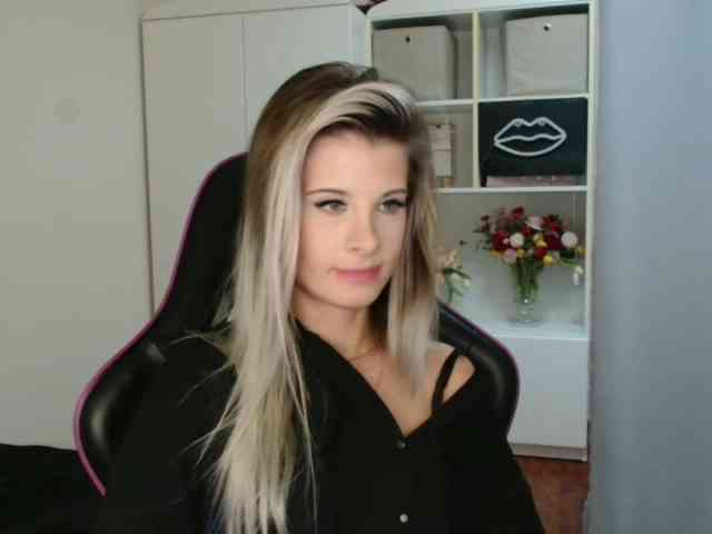 KristineNatural webcam