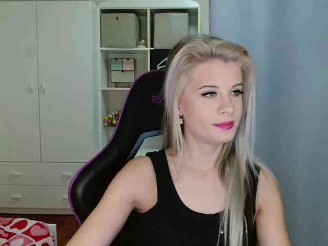 KristineNatural webcam