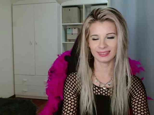 KristineNatural webcam